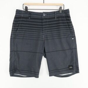 Oakley‎ Hybrid Shorts Mens 32 Gray Striped Lightweight